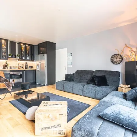 67m2 Spacious And Modern With Balcony