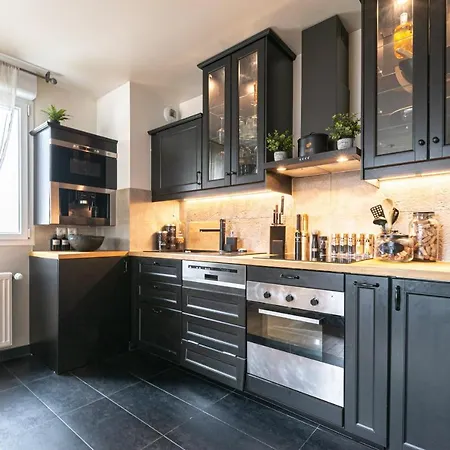 67m2 Spacious And Modern With Balcony